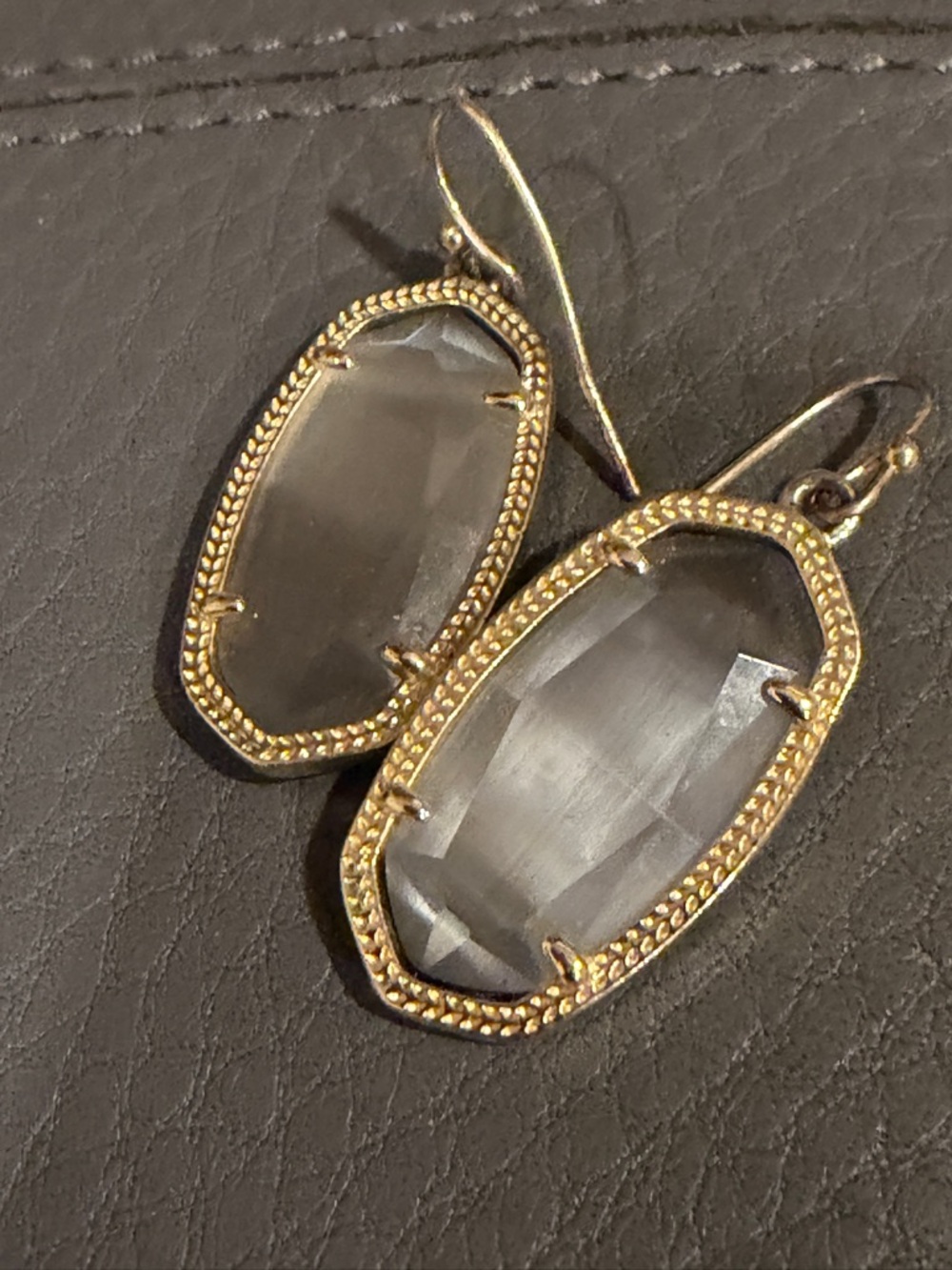 Kendra Scott Elle Drop Earrings. Gold and Slate gray.